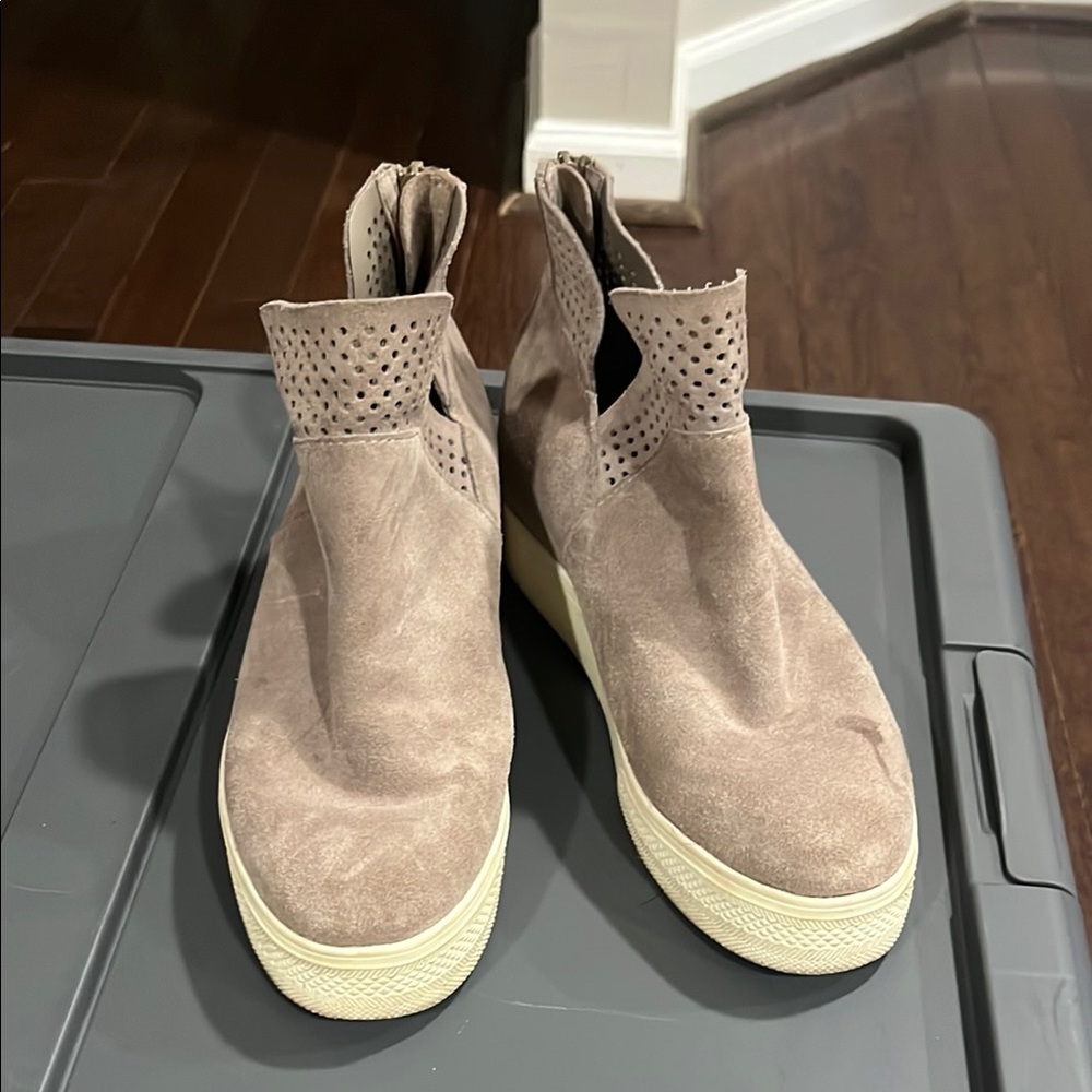 Women's Taupe Ankle Boots